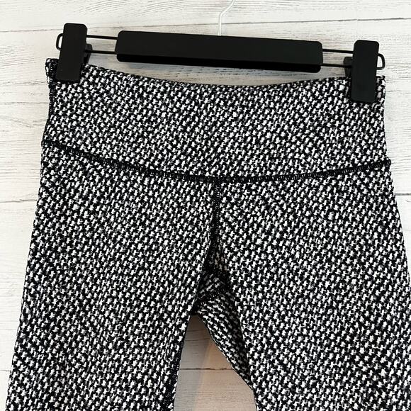Lululemon Black and White Printed Leggings Size 4 - Picture 3 of 7